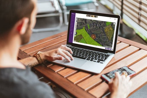 Using Dronedesk on a laptop (Dronedesk)